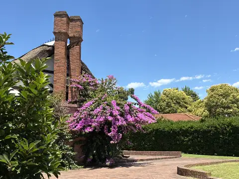 Casa 5 ambientes con 3 baños