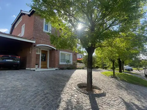 Casa en Alquiler de 3 dormitorios