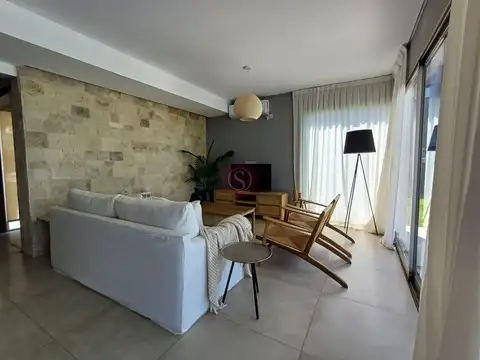 Casa 4 ambientes con 3 baños