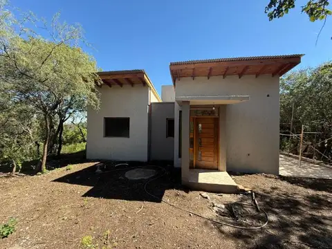 Casa a estrenar en Loma Bola!
