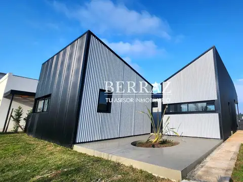 Casa en Venta en Santa Elena Pilar del Este lote de 581 m2