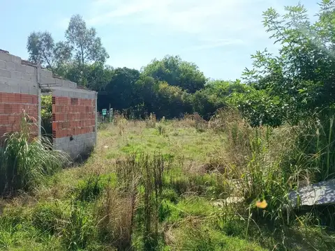 Venta de terreno con construcción en Empalme Olmos