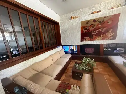 Casa 6 ambientes con 3 baños
