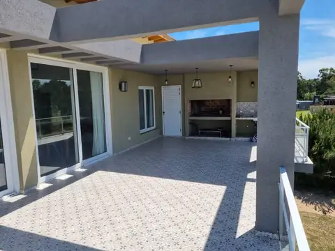 Casa en Venta en Barrio Senderos 3, USD 220.000