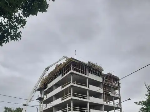 VENTA | PERMUTA | FINANCIACIÓN - Lote con edificio en construcción - San Lorenzo.