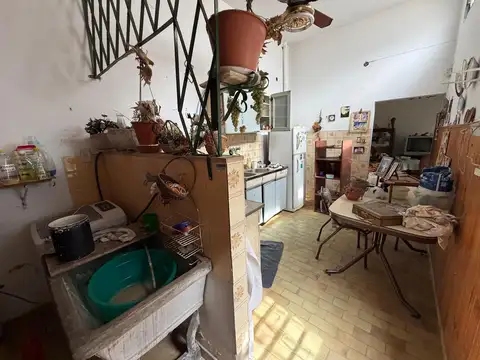 Casa 6 ambientes con 2 baños