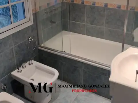 Casa 5 ambientes con 3 baños