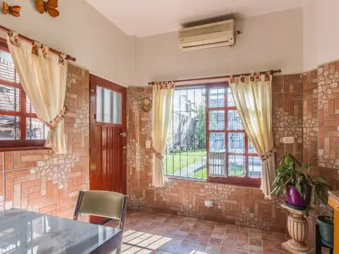 Casa 7 ambientes con 4 baños