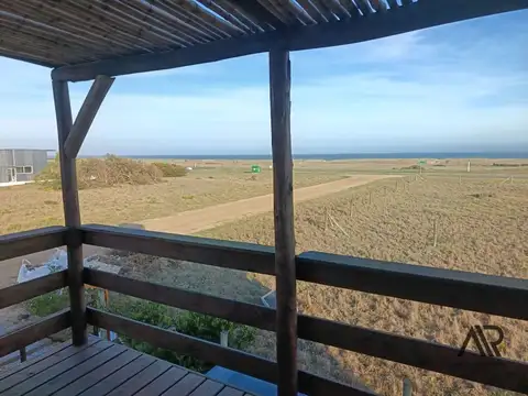 Casa en venta c/ cochera en Punta Negra