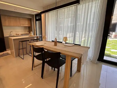 Casa en Venta con 1 cochera