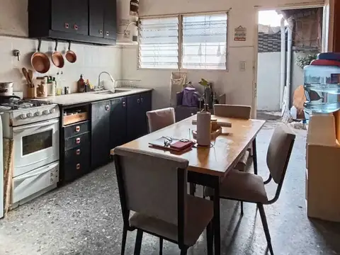Casa 4 ambientes con 2 baños