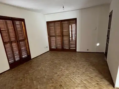 Casa 5 ambientes con 1 baño