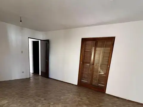 Casa en Alquiler con 1 cochera