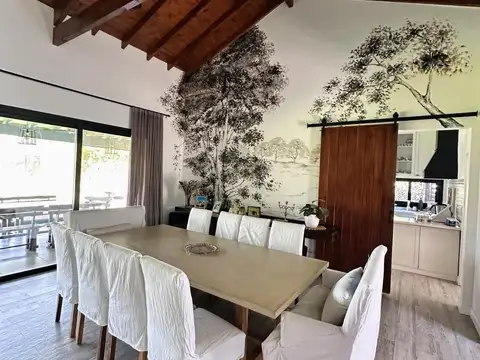 Casa 5 ambientes con 4 baños