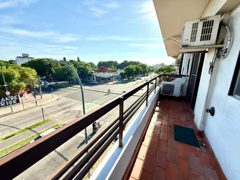 Venta  Departamento 2 dormitorios Balcón. Impecable. Av. Francia esquina Av. 27 de Febrero Rosario