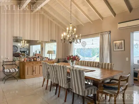 Casa 7 ambientes con 4 baños