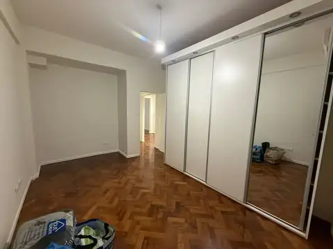 HERMOSO DEPARTAMENTO EN PLANTA BAJA - 2 AMBIENTES AL FRENTE CON PATIO