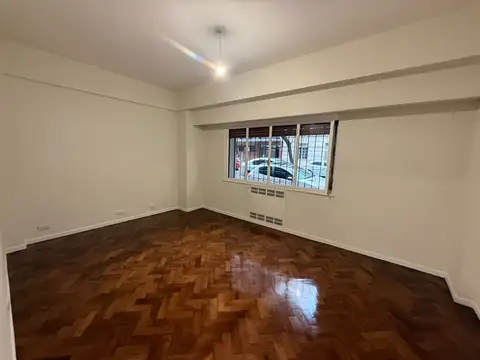 HERMOSO DEPARTAMENTO EN PLANTA BAJA - 2 AMBIENTES AL FRENTE CON PATIO