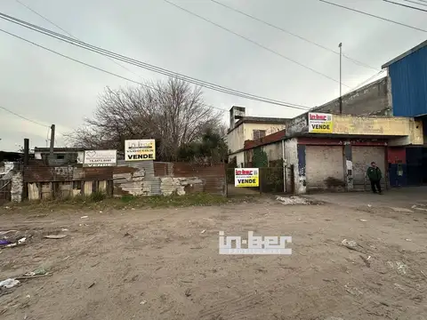 Local  con casa y terreno