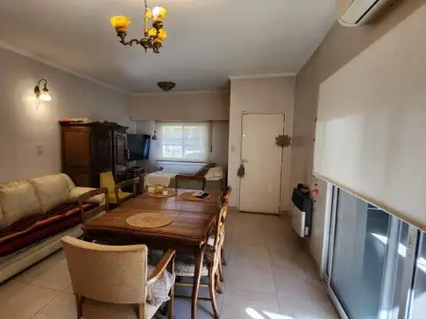Depto Tipo Casa 2 ambientes con 1 baño