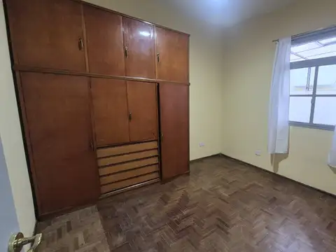 Departamento apto profesional en Planta Baja, Muy bajas expensas. Cuanta con Patio. a 3 cuadras de Av cabildo