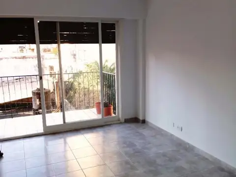 2 AMBIENTES AL CONTRAFRENTE BALCON CORRIDO ATERRAZADO 1