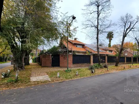 Casa en venta 8 ambientes en la horqueta San Isidro apto credito