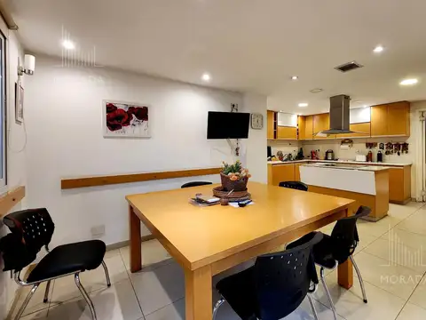 Casa en Venta con 2 cocheras