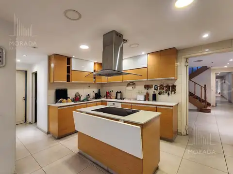 Casa 8 ambientes con 3 baños