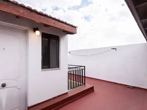 Depto Tipo Casa en Alquiler en Piñeyro, $ 700.000