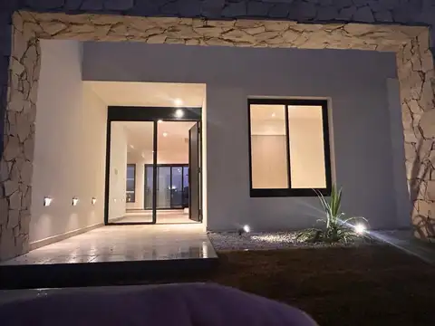Casa 4 ambientes con 3 baños