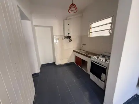 SE VENDE CASA A RECICLAR EN TIRO FEDERAL