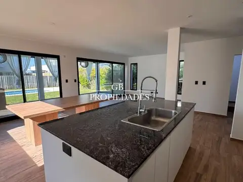 Venta de Casa  5 ambientes en Pilar Lagoon, Pilar