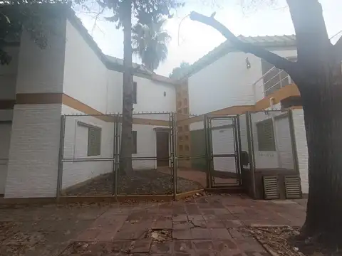 ph tipo casa de 3 ambientes con patio y cochera
