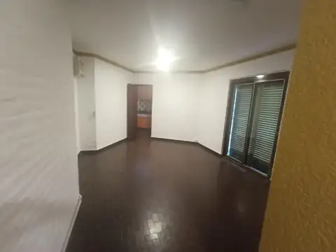 Depto Tipo Casa en Alquiler con 1 cocheras