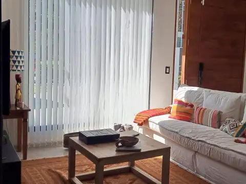 Casa en Alquiler Temporal con 4 cocheras