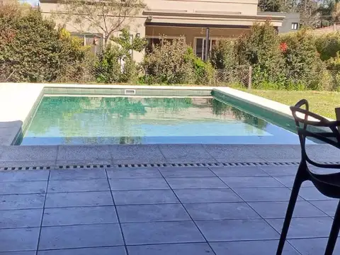 Casa 5 ambientes con 2 baños
