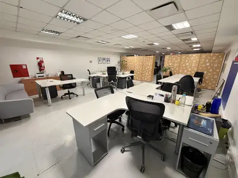 Oficina 4 ambientes con 2 baños