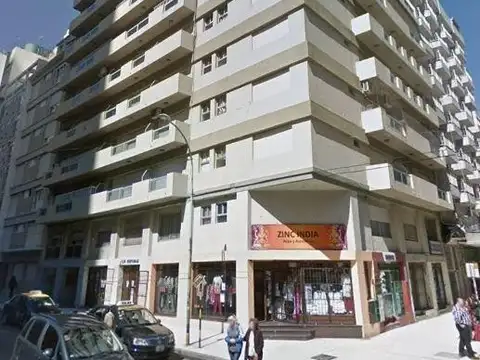 PENTHOUSE DE 4 AMBIENTES RECICLADO CON BALCO TERRAZA A LA CALLE