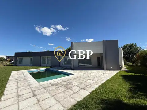 Casa en venta en Canning Barrio San Lucas