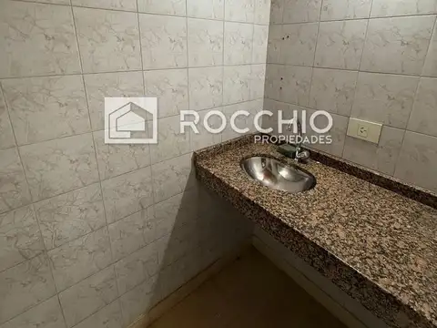 Local en Alquiler en Jose Leon Suarez, $ 690.000