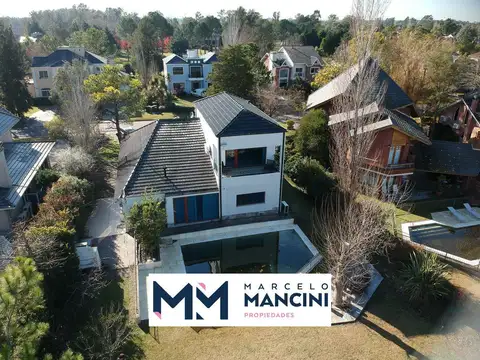 Casa en Saint Thomas Sur VENTA ALQUILER AMUEBLADO.