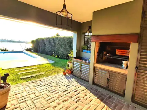 Casa 4 ambientes con 4 baños