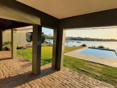 Alquiler ANUAL casa B° SANTA TERESA 4 amb a la laguna