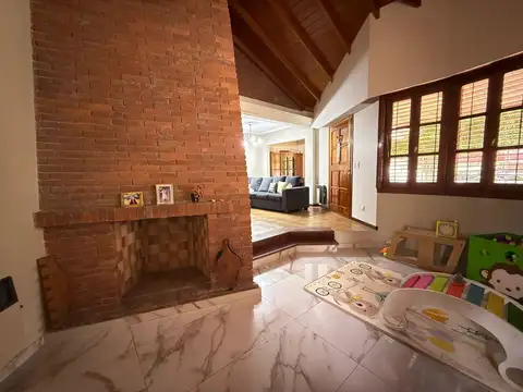 Casa en Venta con 2 cocheras