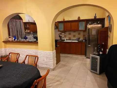 Casa 10 ambientes con 6 baños