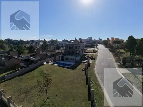 Casa 6 ambientes con 4 baños