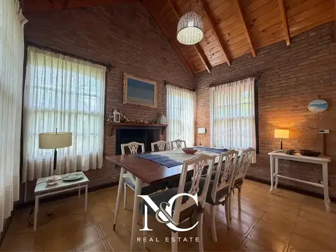 Casa 4 ambientes con 2 baños