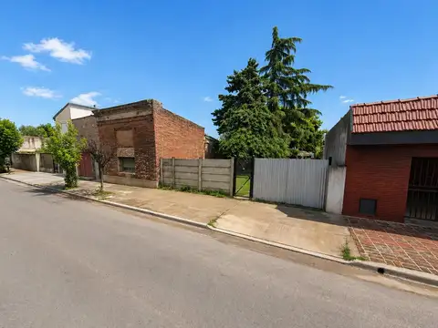 TERRENO Y CASA  A RESTAURAR