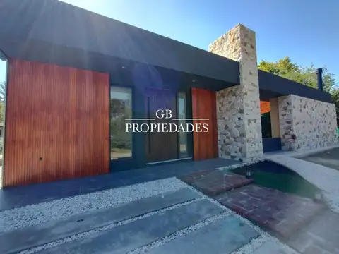 Venta de Casa 4 AMBIENTES en Barrio Santa Clara Manzanares